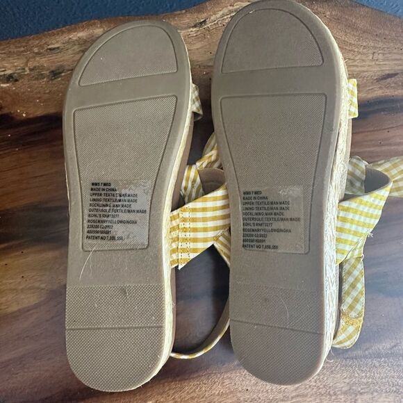 NWOT Yellow and white gingham sandals, sz 7 - Picture 7 of 7